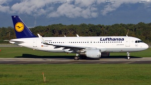 Photo of D-AIZY - Airbus A320-214 operated by Lufthansa