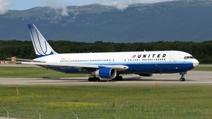 Photo of N660UA - Boeing 767-322(ER) operated by United Airlines