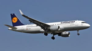 Photo of D-AIZS - Airbus A320-214 operated by Lufthansa