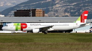 Photo of CS-TJF - Airbus A321-211 operated by TAP Air Portugal