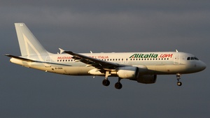 Photo of EI-DSA - Airbus A320-216 operated by Alitalia