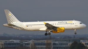 Photo of EC-KMI - Airbus A320-216 operated by Vueling