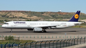 Photo of D-AIRF - Airbus A321-131 operated by Lufthansa