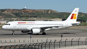 Photo of EC-LUS - Airbus A320-216 operated by Iberia Express