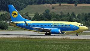 Photo of UR-GBF - Boeing 737-548 operated by Ukraine International Airlines
