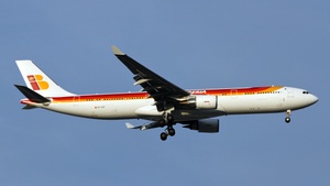 Photo of EC-LUK - Airbus A330-302 operated by Iberia