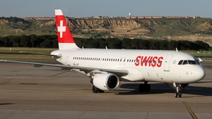 Photo of HB-JLR - Airbus A320-214 operated by Swiss International Air Lines