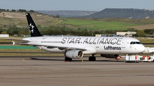 Photo of D-AIRW - Airbus A321-131 operated by Lufthansa