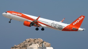 Photo of G-UZMA - Airbus A321-251NX operated by easyJet
