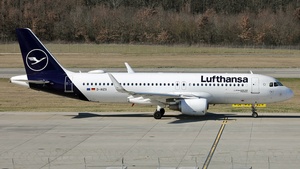 Photo of D-AIZS - Airbus A320-214 operated by Lufthansa