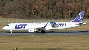 Photo of SP-LNG - Embraer ERJ-195AR operated by LOT Polish Airlines