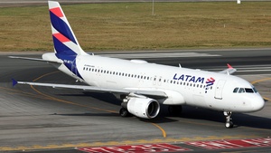 Photo of PR-MYV - Airbus A320-214 operated by LATAM Airlines Brasil
