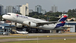 Photo of PR-MYN - Airbus A320-214 operated by LATAM Airlines Brasil