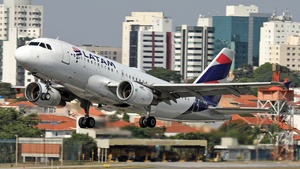 Photo of PT-TPB - Airbus A319-112 operated by LATAM Airlines Brasil