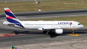 Photo with serial 3111 - Airbus A320-214