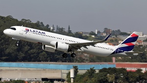 Photo of PS-LBA - Airbus A321-271NX operated by LATAM Airlines Brasil