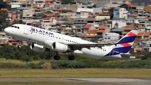 Photo of PR-MHI - Airbus A320-214 operated by LATAM Airlines Brasil