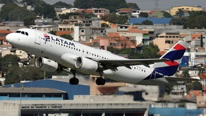 Photo of PR-MHU - Airbus A320-214 operated by LATAM Airlines Brasil