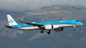 Photo of PH-NXW - Embraer ERJ-195-E2 operated by KLM Cityhopper