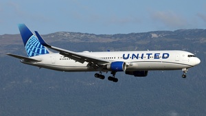 Photo of N659UA - Boeing 767-322(ER) operated by United Airlines