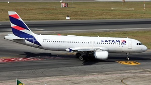 Photo of PR-MHA - Airbus A320-214 operated by LATAM Airlines Brasil