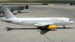 Photo of EC-OGE - Airbus A320-232 operated by Vueling