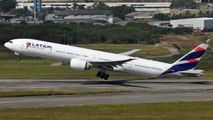 Photo of PT-MUA - Boeing 777-32W(ER) operated by LATAM Airlines Brasil