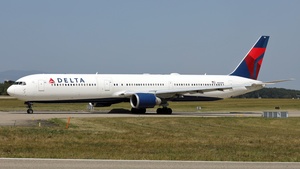 Photo of N825MH - Boeing 767-432(ER) operated by Delta Air Lines
