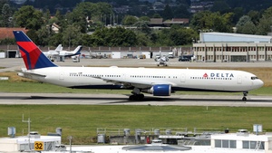 Photo of N830MH - Boeing 767-432(ER) operated by Delta Air Lines