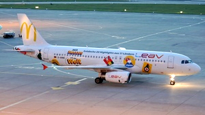 Photo of D-ANNE - Airbus A320-232 operated by LEAV Aviation