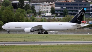 Photo with serial 25121 - Boeing 767-375(ER)(BDSF)