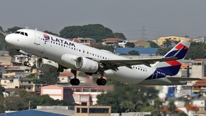 Photo of PR-TYS - Airbus A320-214 operated by LATAM Airlines Brasil