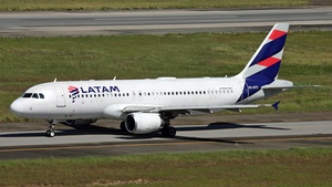 Photo with serial 4974 - Airbus A320-214