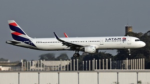 Photo of CC-BEE - Airbus A321-211 operated by LATAM Airlines