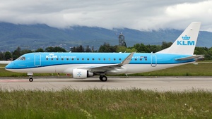 Photo of PH-EXT - Embraer ERJ-175STD operated by KLM Cityhopper