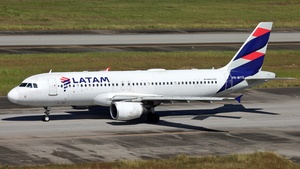 Photo of PR-MYQ - Airbus A320-214 operated by LATAM Airlines Brasil