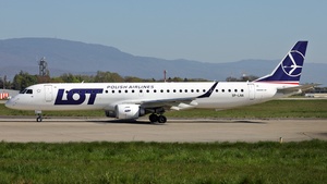Photo of SP-LNA - Embraer ERJ-195LR operated by LOT Polish Airlines