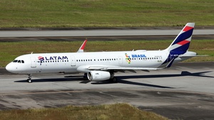 Photo with serial 6165 - Airbus A321-231