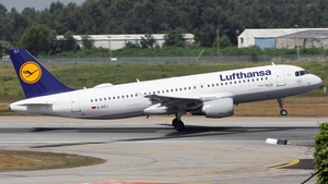 Photo of D-AIZJ - Airbus A320-214 operated by Lufthansa