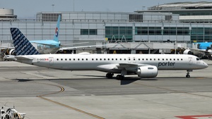 Photo of C-GKQZ - Embraer ERJ-195-E2 operated by Porter Airlines