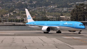 Photo of PH-BKL - Boeing 787-10 Dreamliner operated by KLM Royal Dutch Airlines