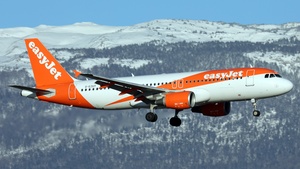 Photo of G-EZUT - Airbus A320-214 operated by easyJet