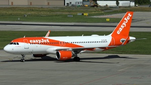 Photo of G-EJCK - Airbus A320-214 operated by easyJet