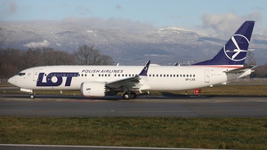 Photo of SP-LVS - Boeing 737 MAX 8 operated by LOT Polish Airlines
