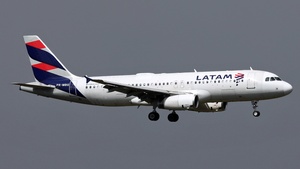 Photo of PR-MBG - Airbus A320-232 operated by LATAM Airlines Brasil