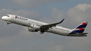 Photo of PT-XPJ - Airbus A321-211 operated by LATAM Airlines Brasil