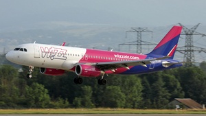 Photo of HA-LWV - Airbus A320-232 operated by Wizz Air
