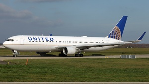 Photo of N647UA - Boeing 767-322(ER) operated by United Airlines