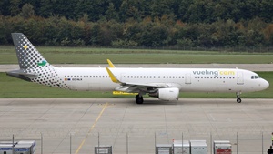 Photo of EC-NLX - Airbus A321-211 operated by Vueling