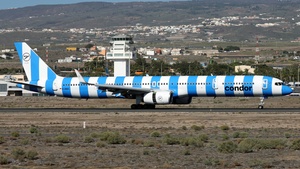 Photo of D-ABOI - Boeing 757-330 operated by Condor